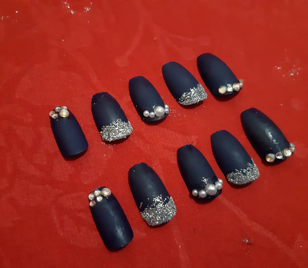 Black Matt Nail Polish Ready Made Fake Nails with Rhinestones and Pearl