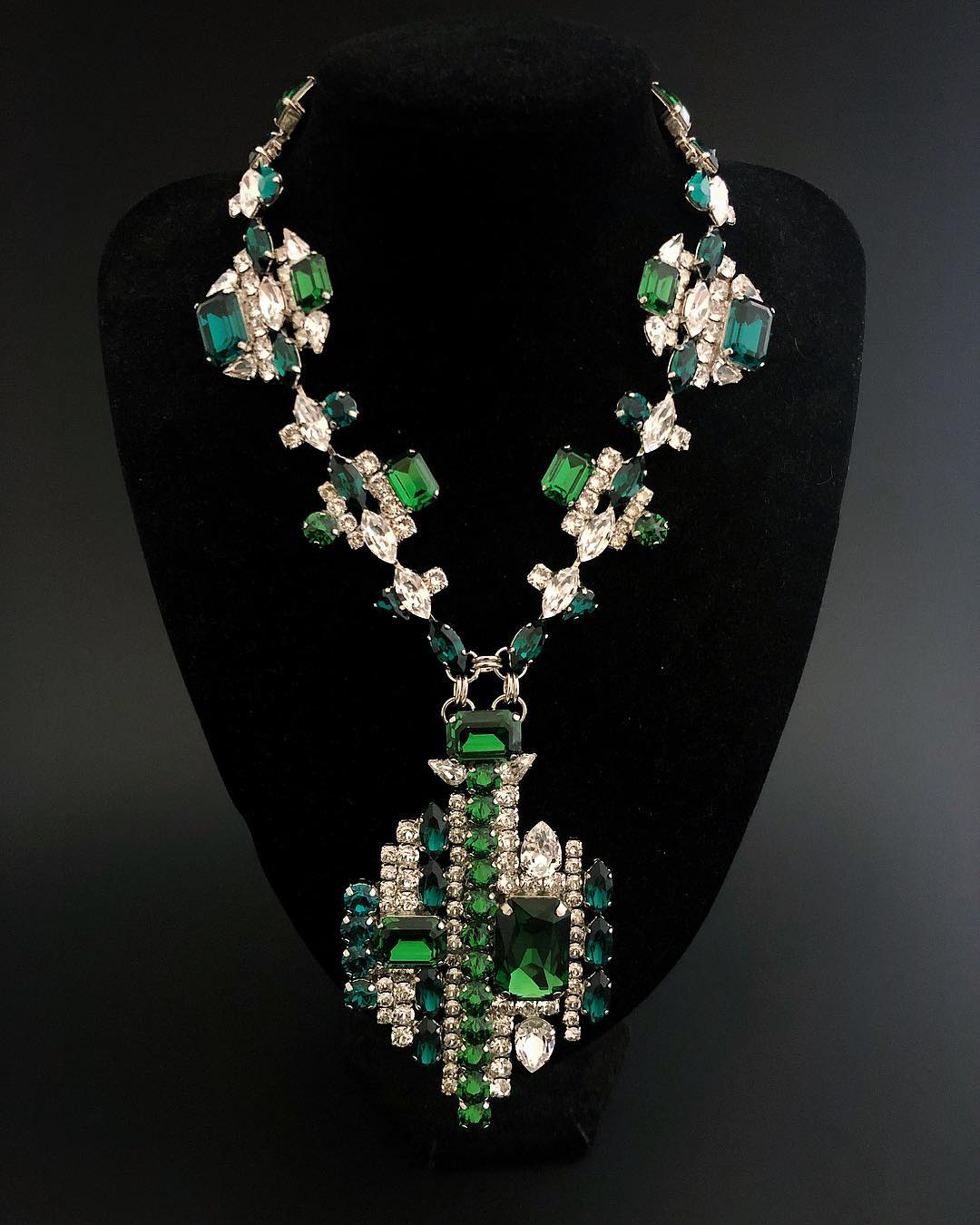 Best Jewelry Online: Emerald Crystal with Clear Rhinestones Necklace