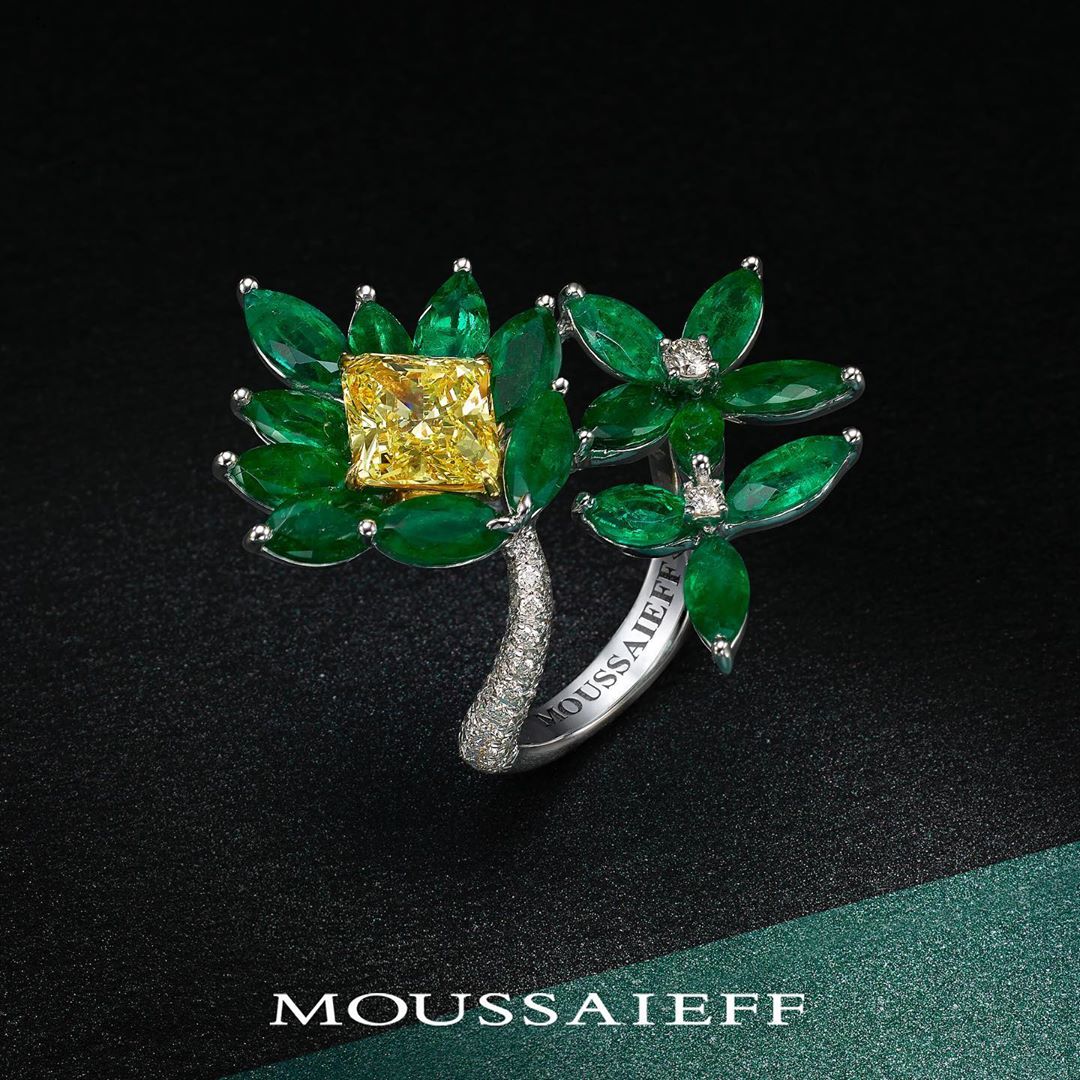 Best Jewelry Online: Flower Inspired Emerald with Yellow Diamond Ring