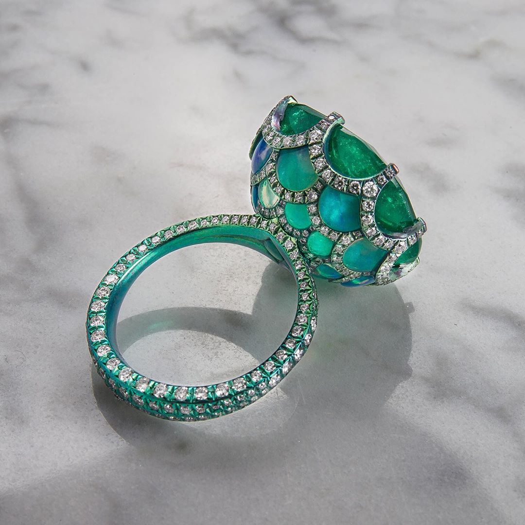 Best Jewelry Online: Emerald and Diamond Ring