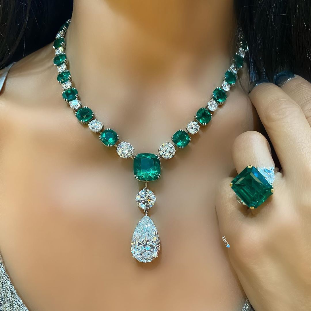 Best Jewelry Online: Emerald and Diamond with Teardrop Diamond Pendant Necklace and Ring