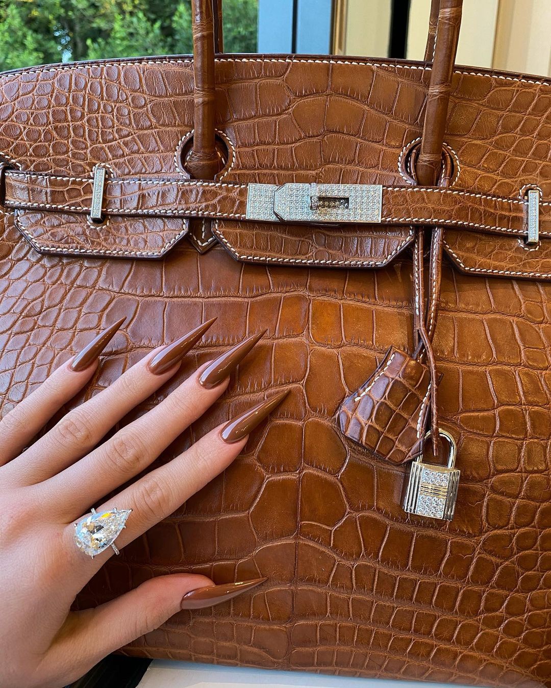 Kylie Jenner Loves To Match Her Nails and Handbag Colour