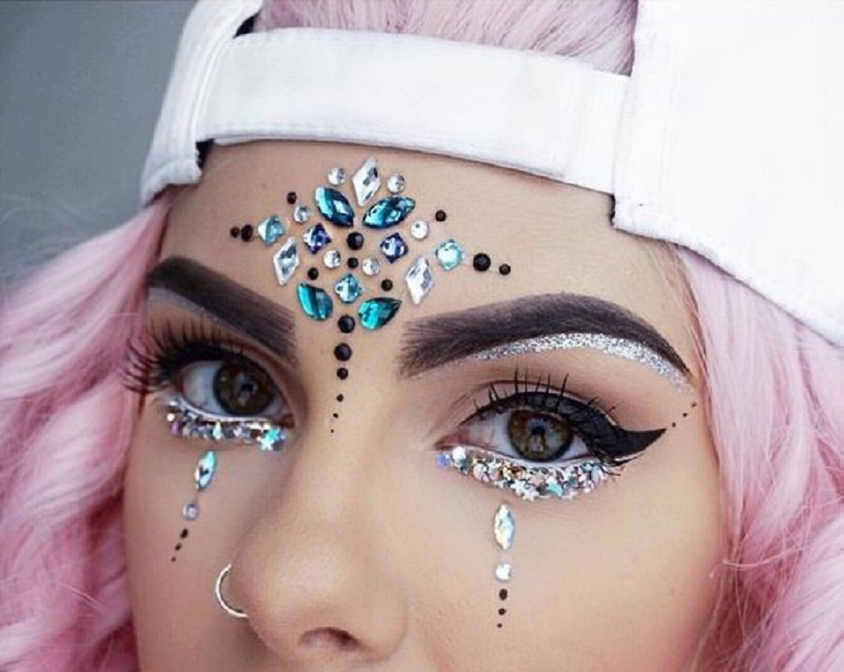 A fabulous eye makeup look with rhinestones!😍, cosmetics, rhinestone, A  fabulous eye makeup look with rhinestones!😍, By Makeup Kimi