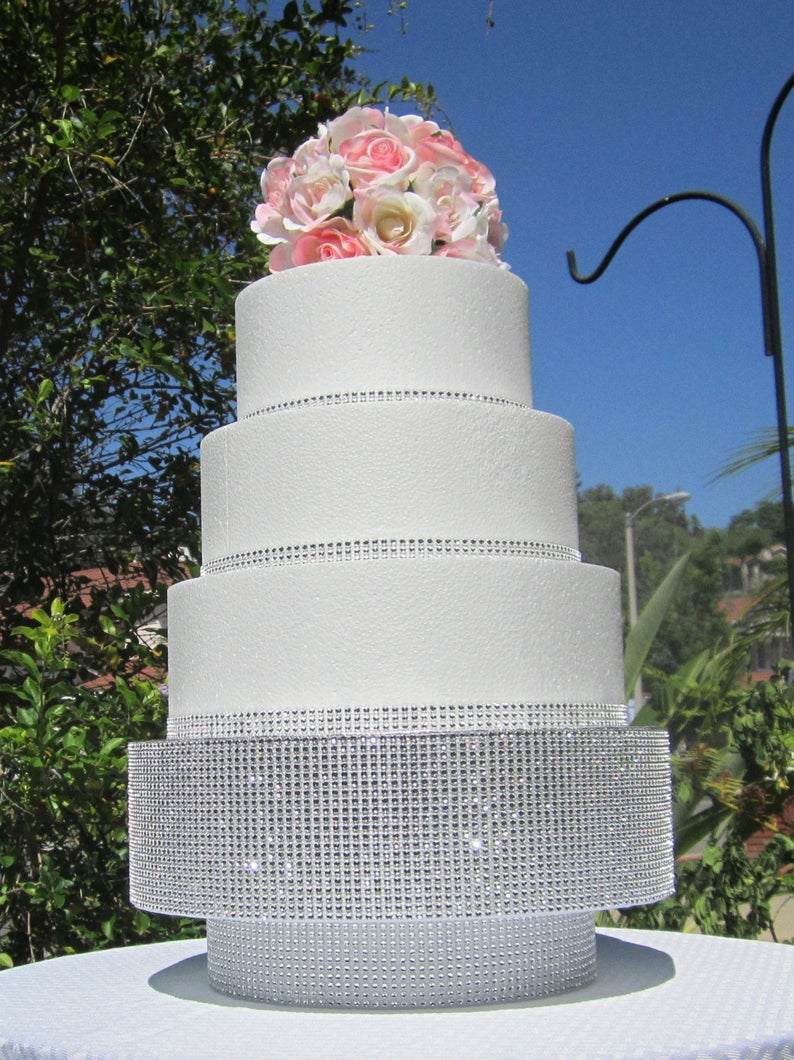 Bling wedding receptions White Round Wedding Cake with Sparkling Diamond Bling Rhinestones and A Glittering Cake Raiser