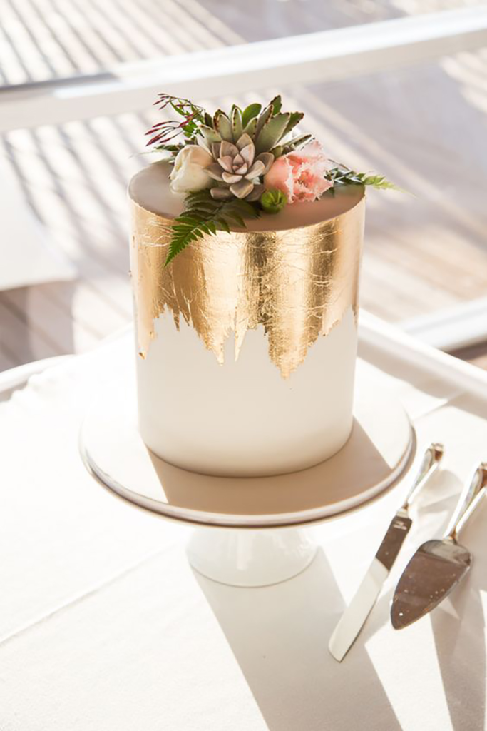 Bling wedding receptions Sometimes All You Need Is A Gold Glittering Tier!