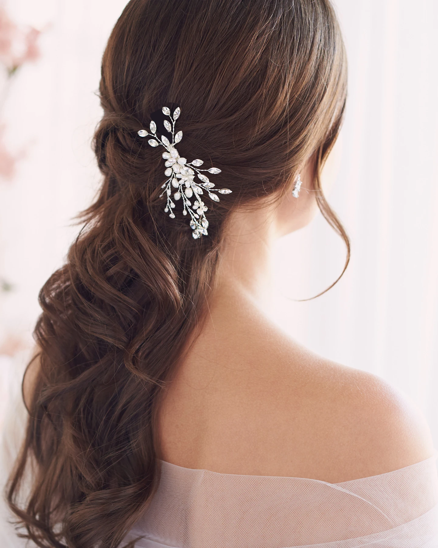 Bling wedding accessories Feminine, Floral & Full Of Sparkle - Pearl & Crystal Bridal Comb