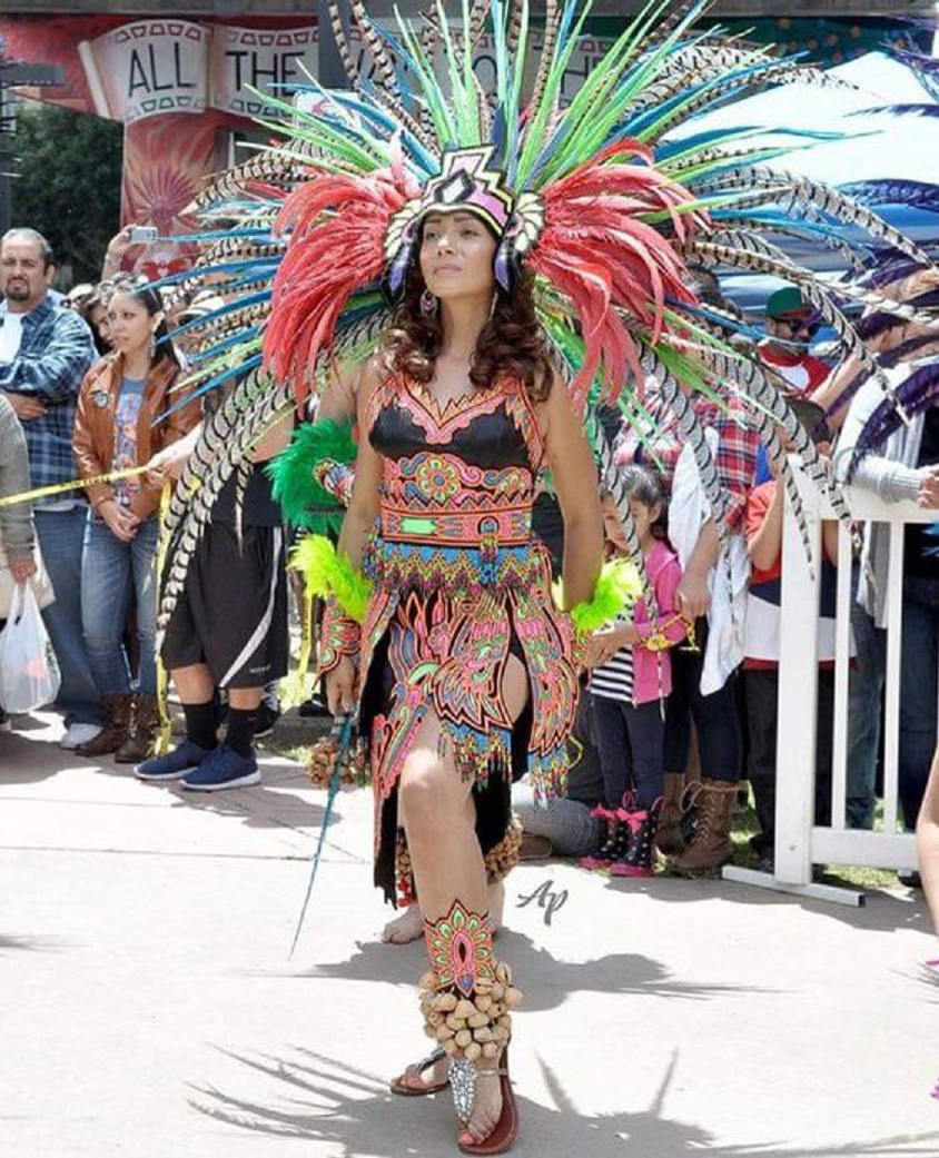 Bling carnival costumes Black Bikini Wear with Rhinestones and Sequins Carnival Wear and Silver Crystals Flat Slippers and Green Head Piece