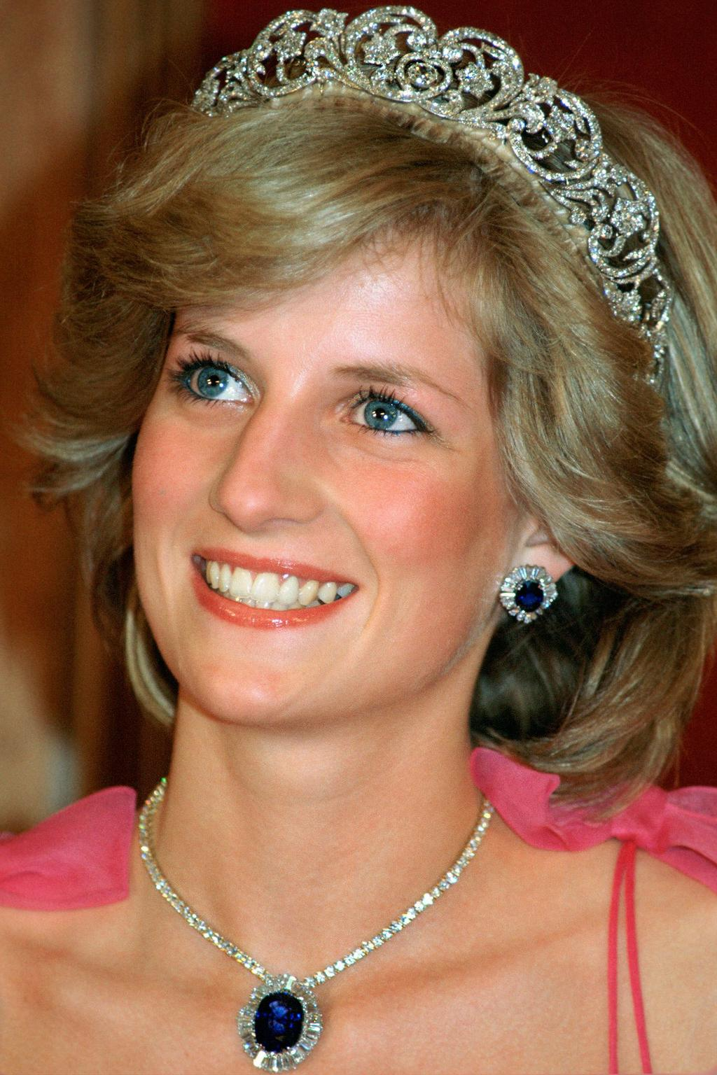 Royal bling A Suite Of Sapphire and Diamond Glittering Necklace and Earrings