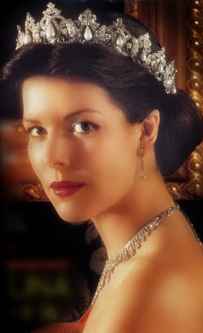 Royal bling Monaco - Princess Caroline Wearing Her Shining Diamond with Pearl Tiara and Matching Necklace and Earrings