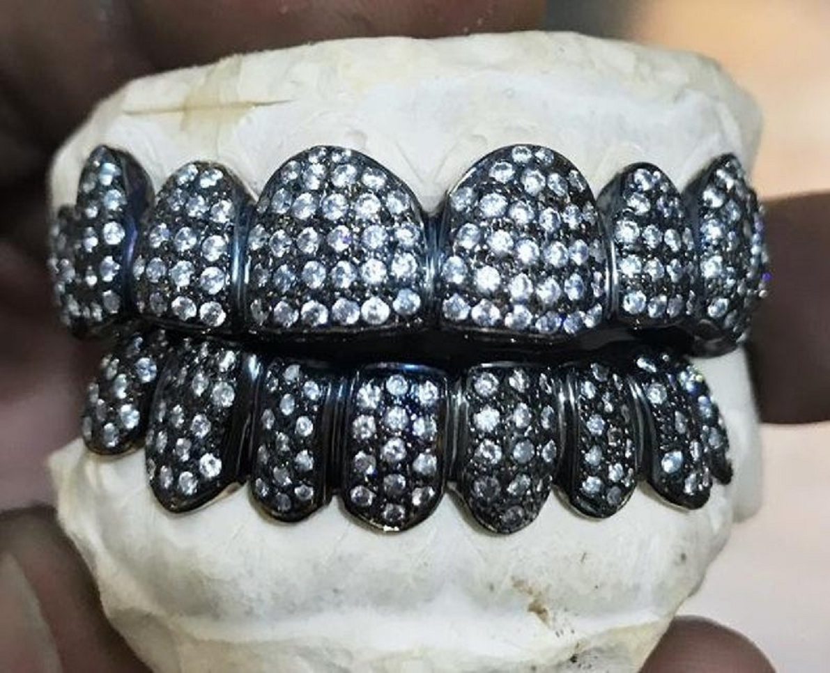 Best bling grillz 2021 16pc Black Gold Diamond Flooded Grillz Set