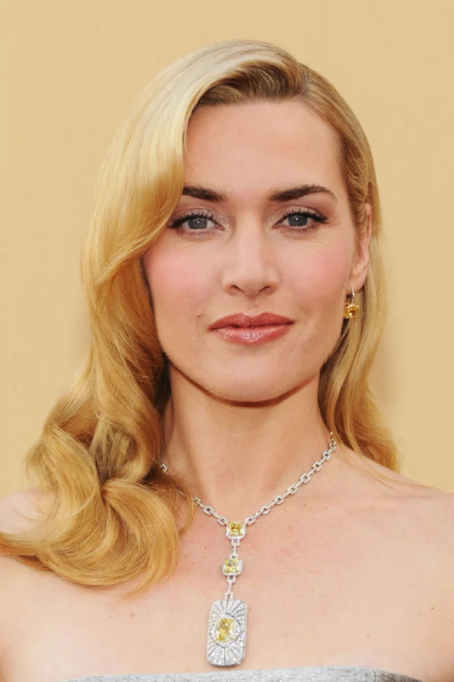 Amazing Hollywood celeb bling Kate Winslet Wearing Her Diamond Necklace with A Canary Diamond Pendant with Matching Earrings