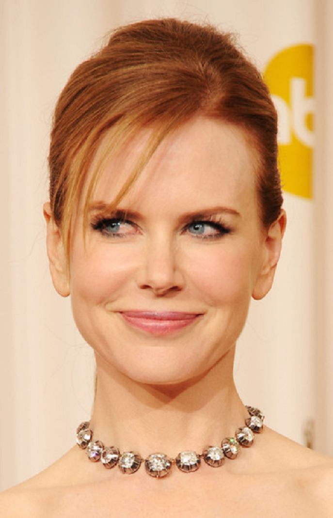 Amazing Hollywood celeb bling Nicole Kidman Wearing An Extraordinarily Rare 19th Century Diamond Riviere Necklace