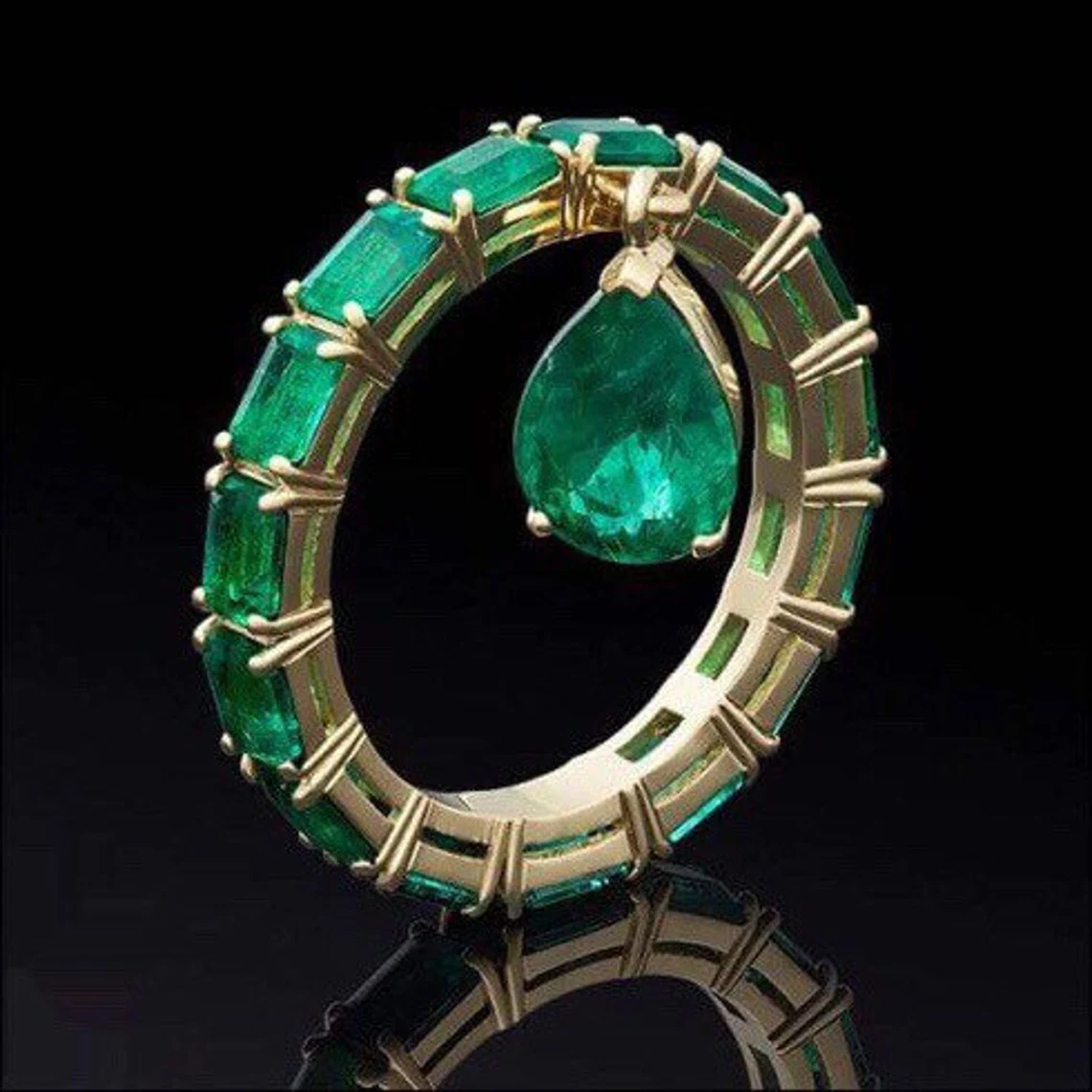 Mesmerizing Yellow Gold with Natural Green Emerald Ring