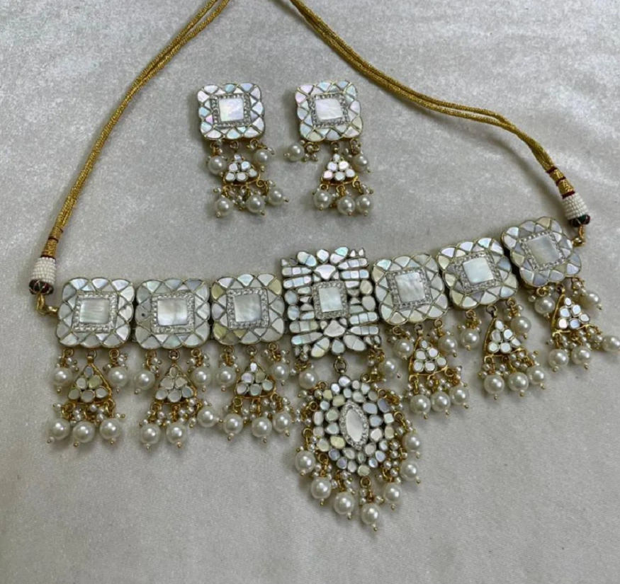 Elegant Rhinestones Bridal Necklace with Matching Earrings