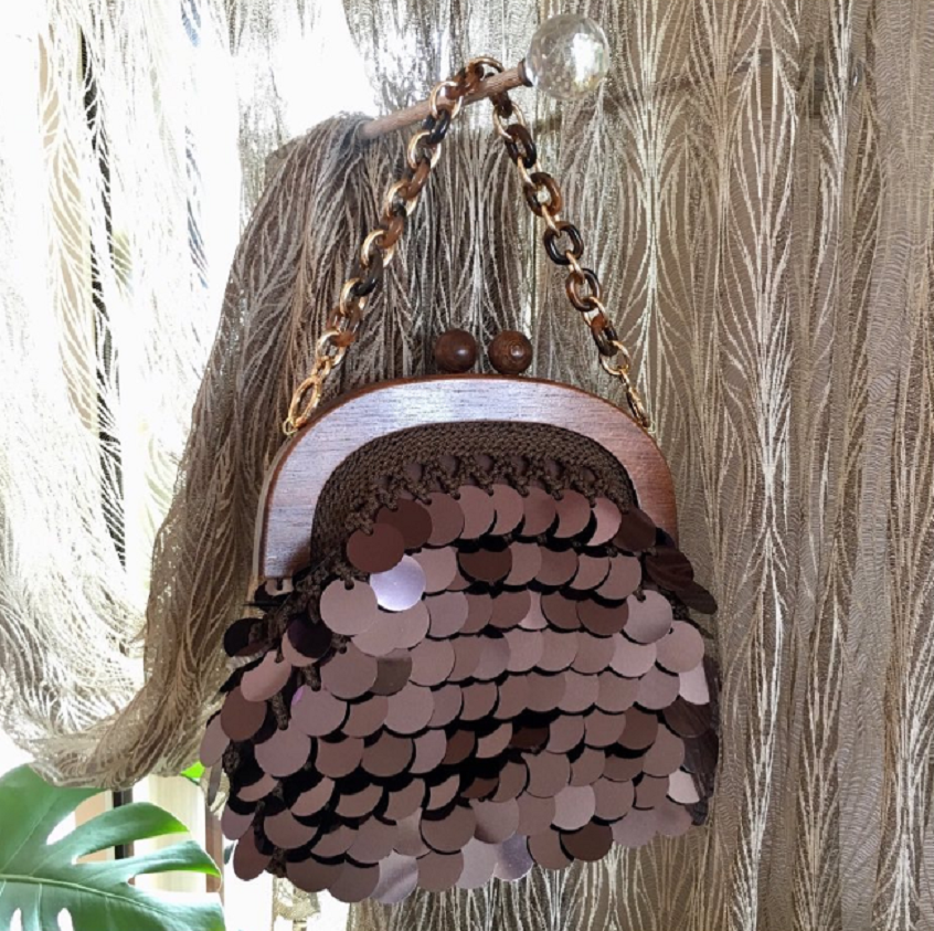 Brown Handbag with Hanging Sequins and Wooden Rim with Gold Chain